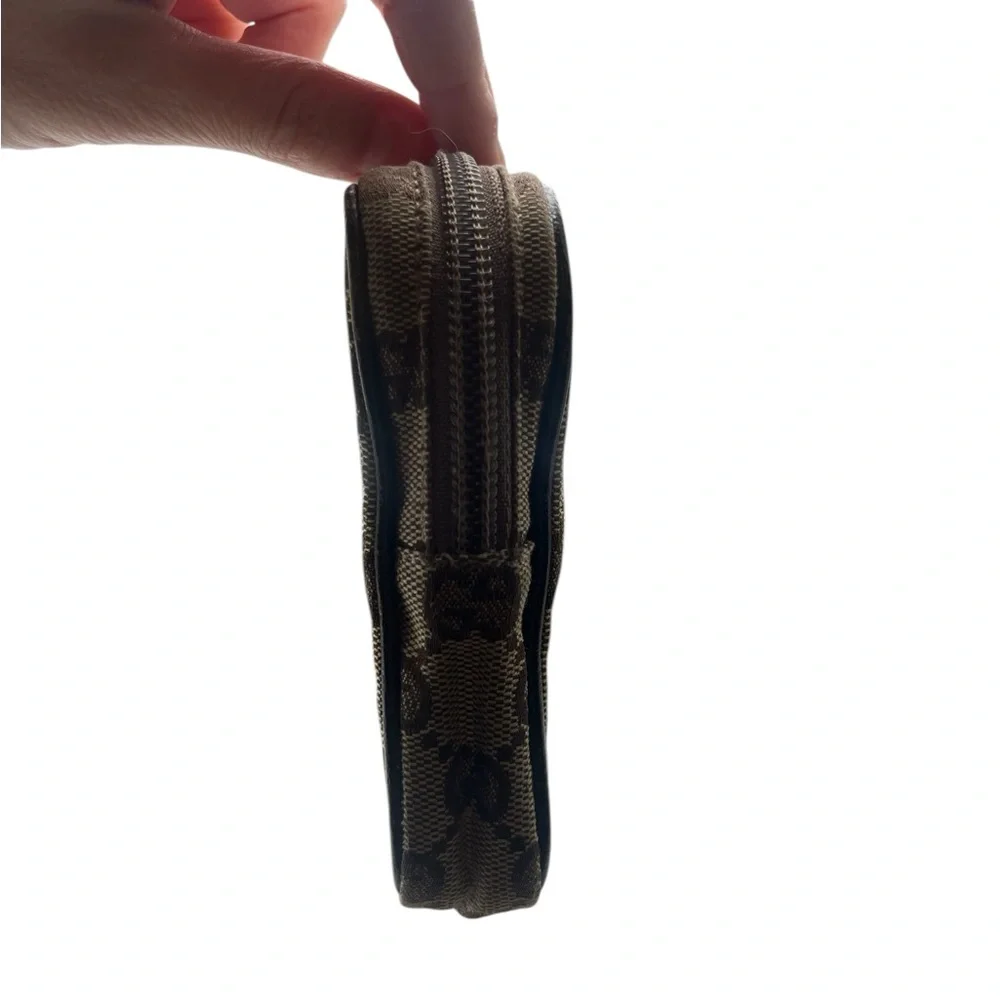 Gucci Beige Monogram Pouch - Picture 6 of 10